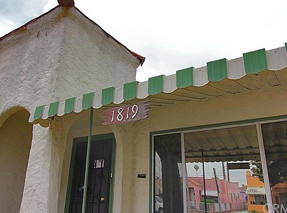 4th image of 1819 W 65th Pl