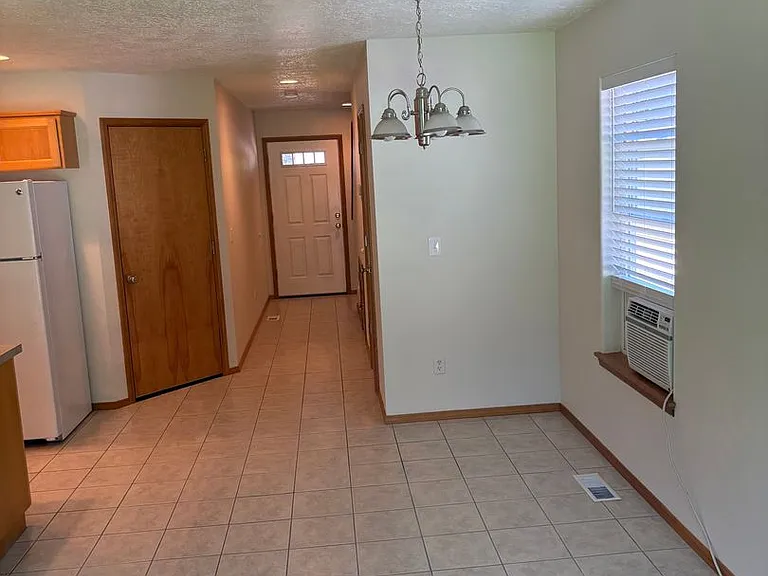 204 SE Kane Dr — Photo 12