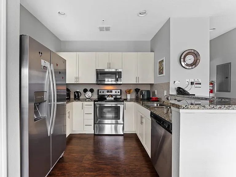 Oyster Ln — Photo 14
