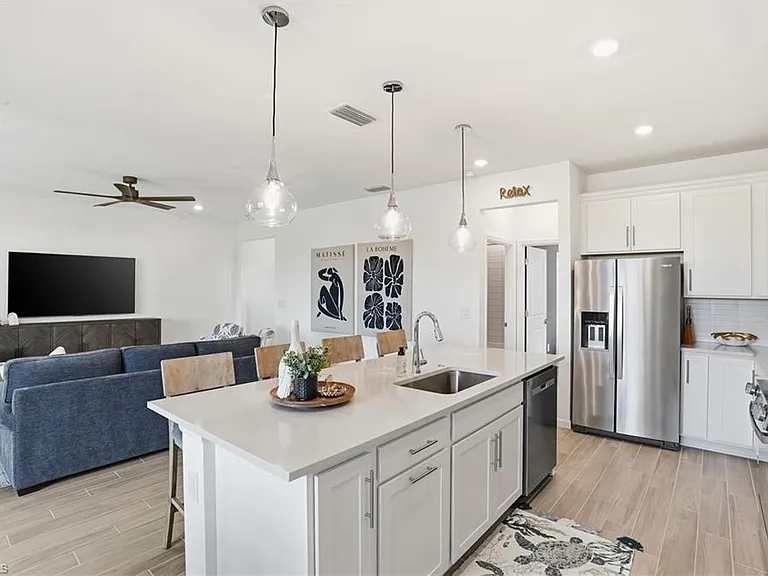 1657 Serena Ave — Photo 11