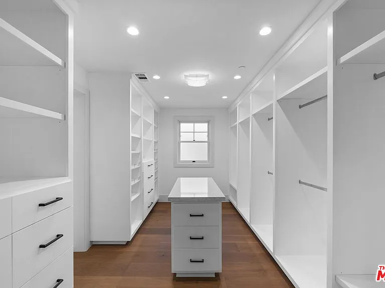 566 Ida St — Photo 19