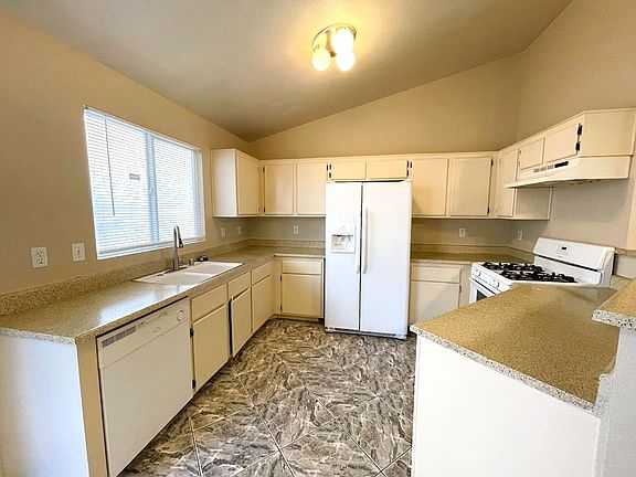5th image of 3671 Steinbeck Dr