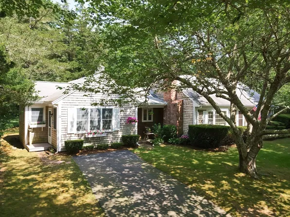 20 Bramble Ln, Dennis, MA 02638