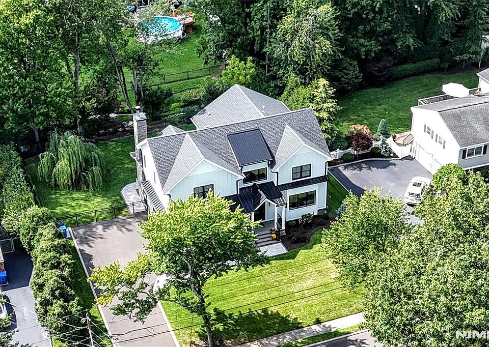 1st image of 515 Hobart Road