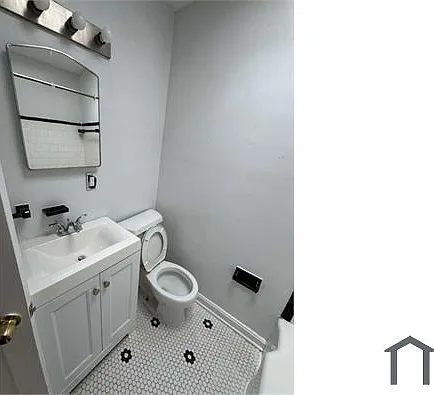 2439 Ashton St — Photo 4