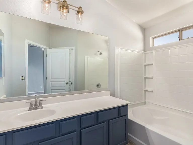 10012 W Wood St — Photo 16