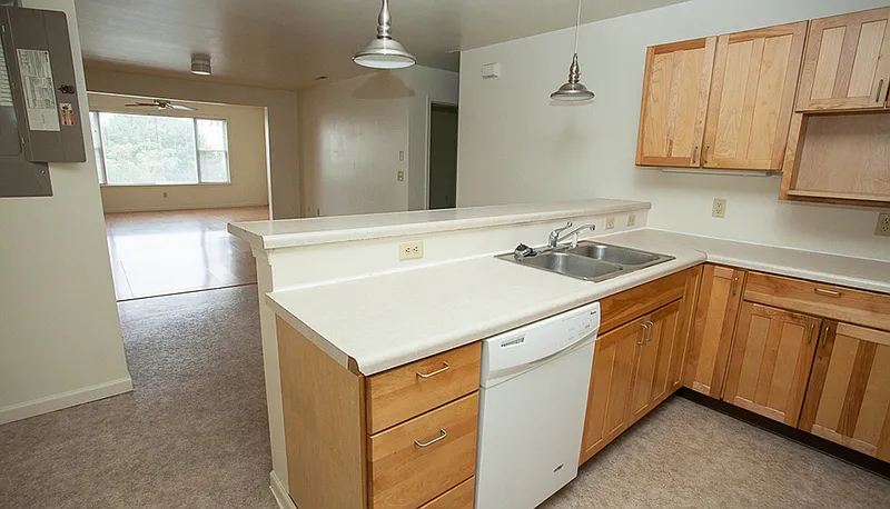 4 bed, 2.0 bath, $1,900 — Photo 2