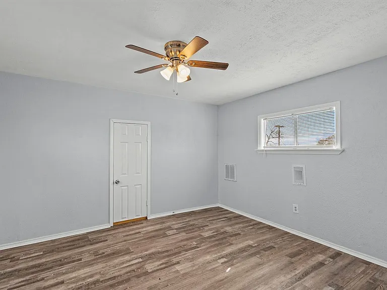 228 Orange St — Photo 12