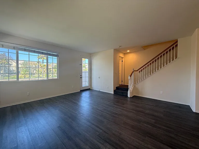 1357 Burgundy Dr — Photo 12