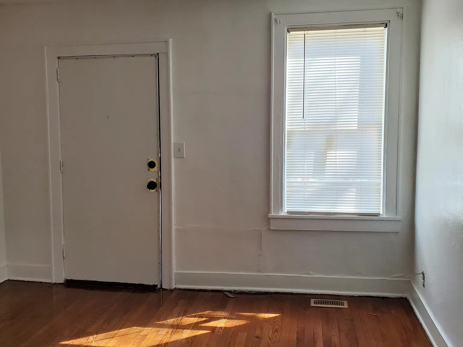 3 bed, 1000 sqft, $1,800 — Photo 3