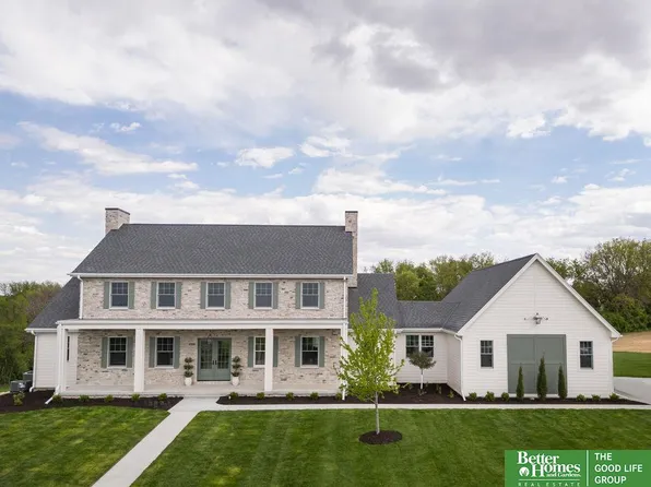 22569 Crestline Cir, Gretna, NE 68028