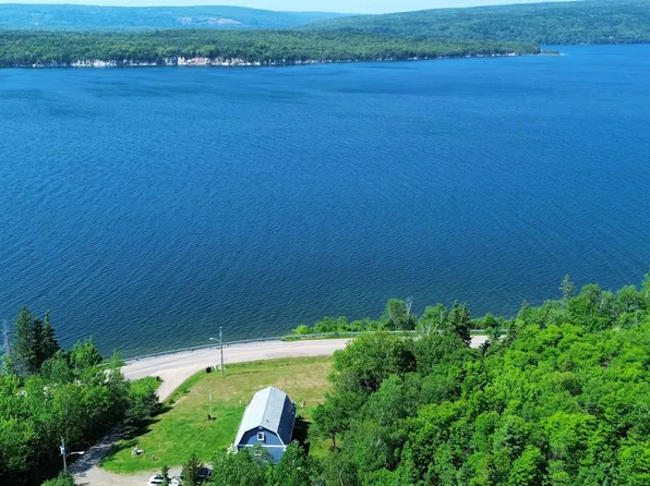 8872 Kempt Head Rd, Victoria, NS B1X 1R2
