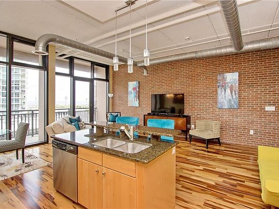 3rd image of 175 2nd St S APT 806