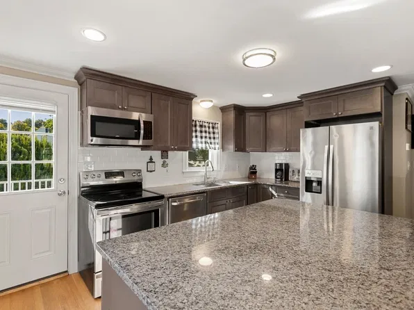 7 Wheeler St, Peabody, MA 01960