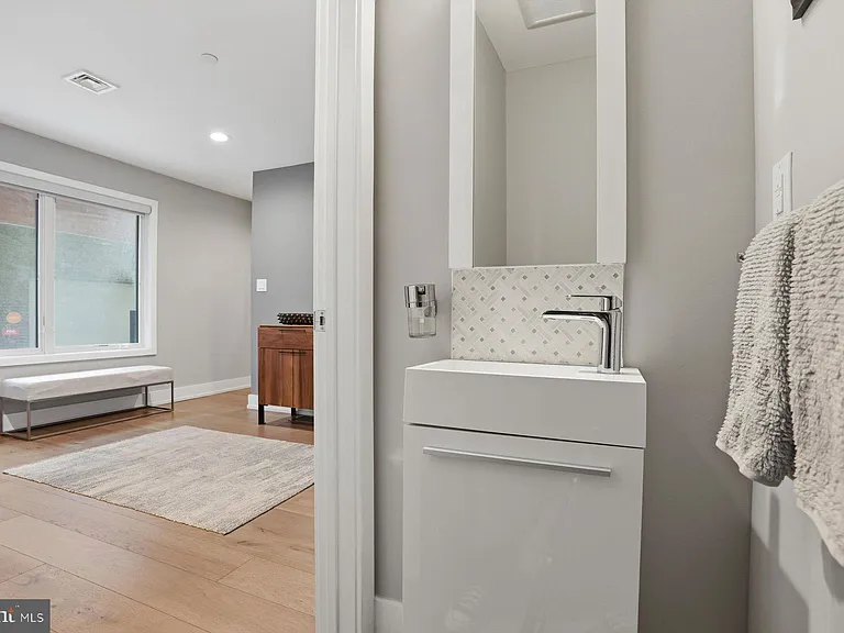 611 N Galloway St — Photo 5
