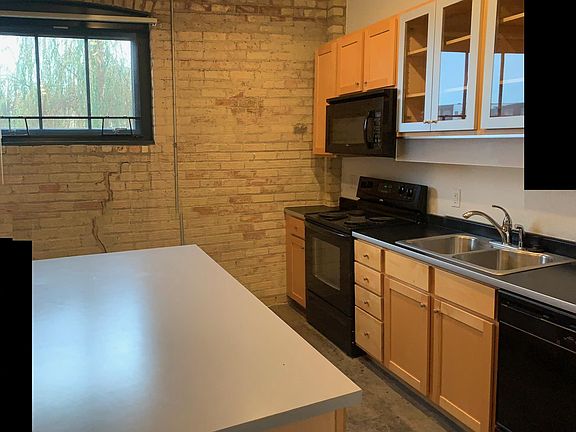 2nd image of 2285 University Ave W