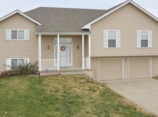 1110 Viola St, Smithville, MO 64089