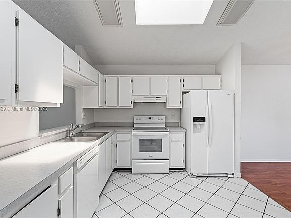 4th image of 9917 W Elm Ln