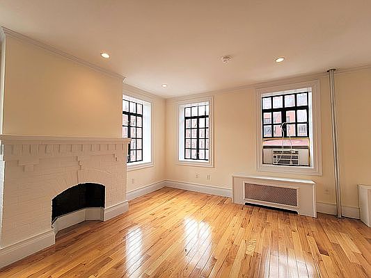1st image of 233 W 4th St #X
