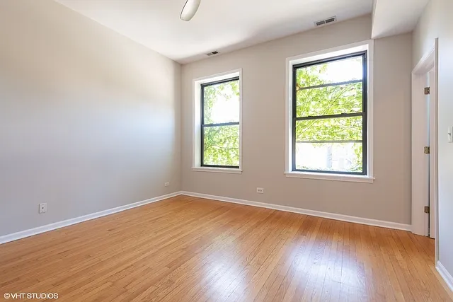 Building Photo - 320 W Evergreen Ave #2N
