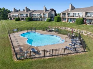 1004 Marina Bluff Dr, Charlevoix, MI 49720