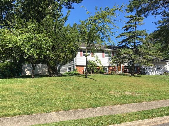 3rd image of 570 Fountain Dr