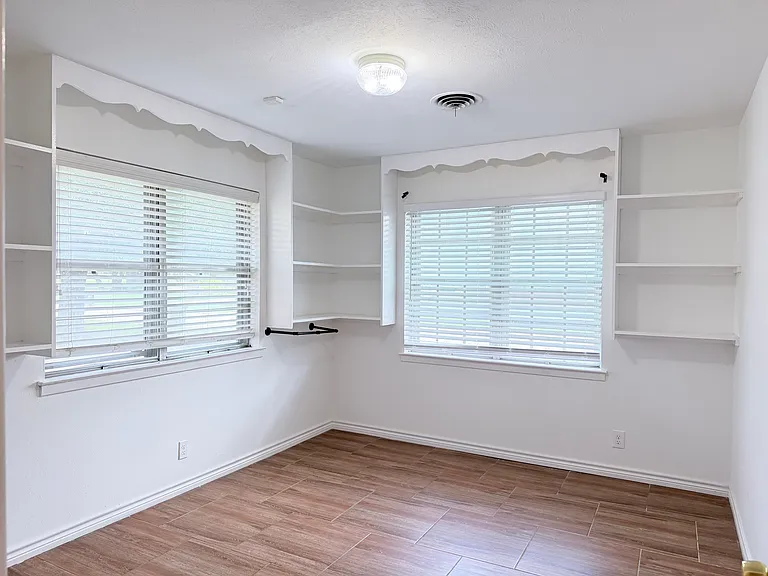 1207 Cherokee St — Photo 9