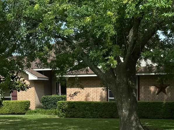 202 Castleridge Dr, Red Oak, TX 75154