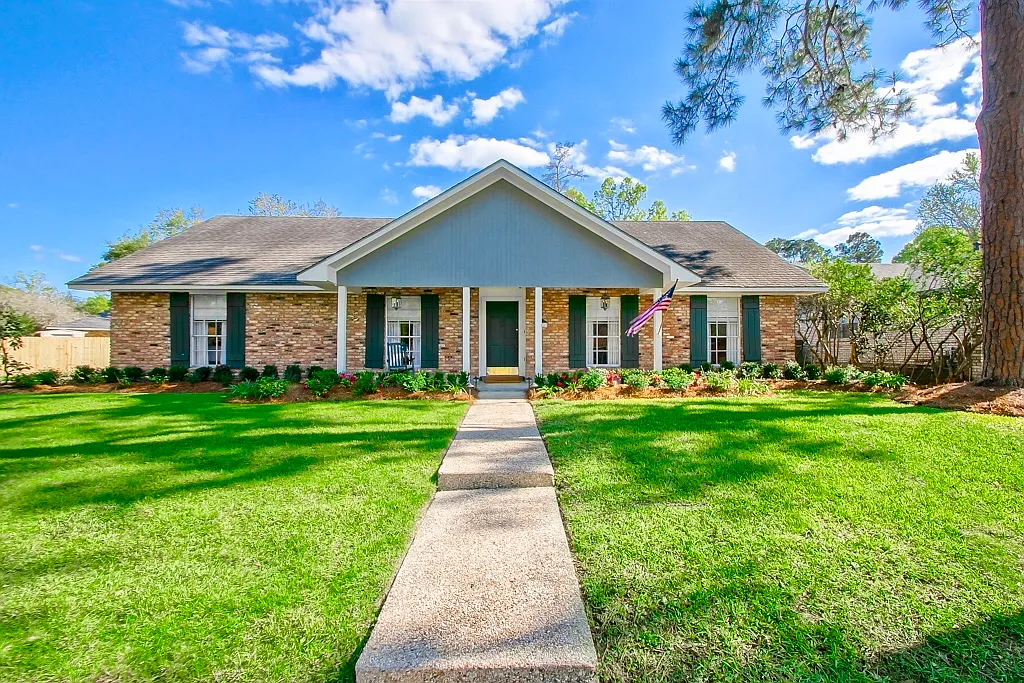 4 bed, 1946 sqft, $4,000 — Photo 1