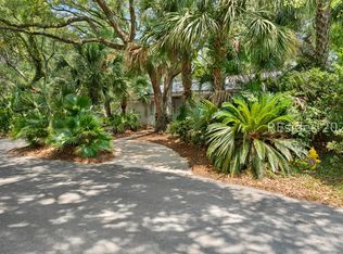 10 Hollyberry Ln, Hilton Head Island, SC 29928