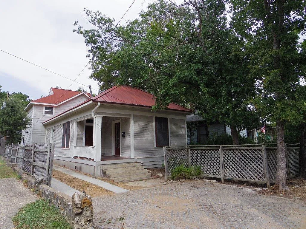 Ut Pre-Lease: 2009 Remodeled 6 Bed / 3 Bath, Wood & Stained Concrete Floors, Custom High End Kitc... — Photo 2