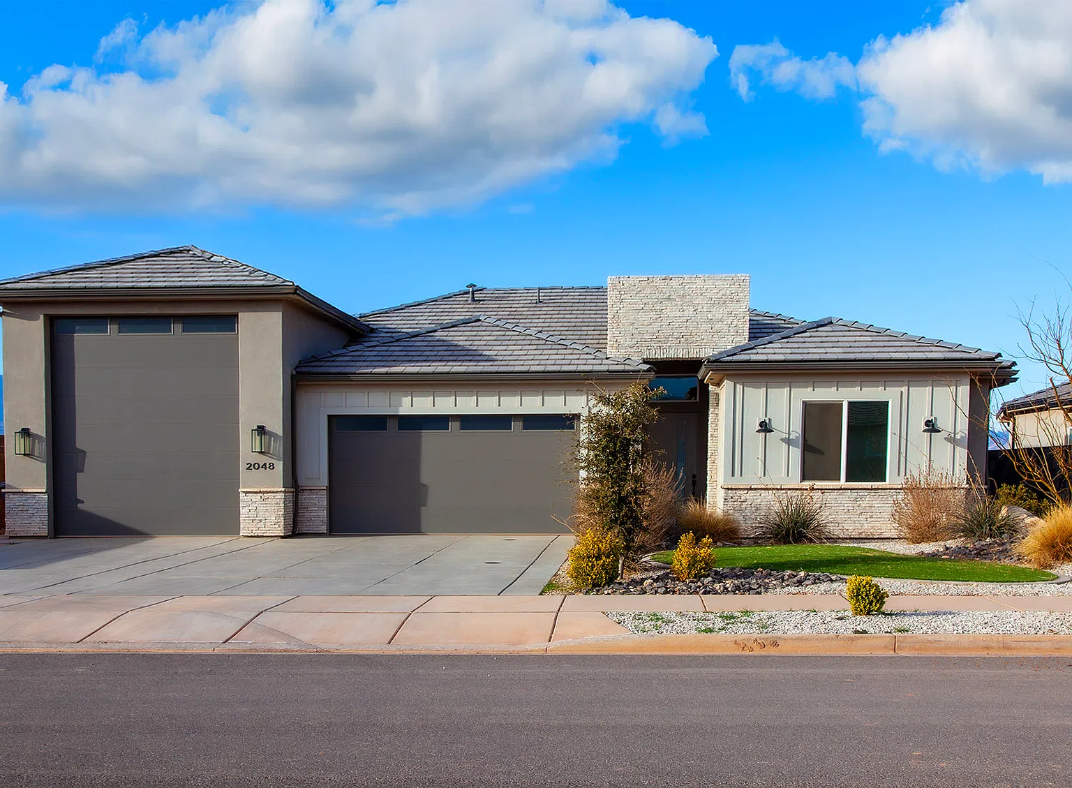 3 bed, 2570 sqft, $2,650 — Photo 2