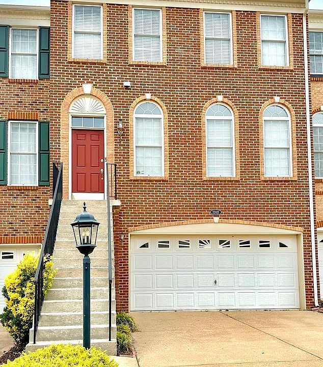 1st image of 22631 Upperville Heights Sq