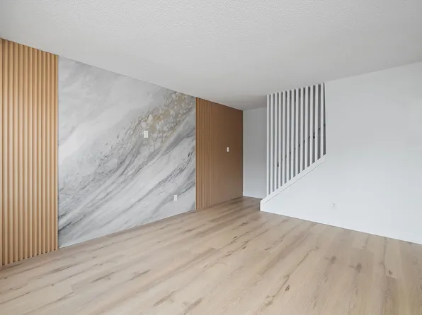 84 Willowdale Pl NW, Edmonton, AB T5T 1Z4