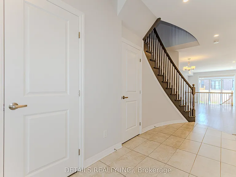 276 Avro Cir — Photo 3