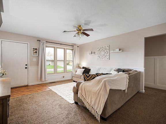 5th image of 210 W Skyway Dr
