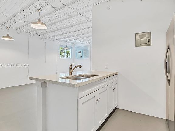 4th image of 38 NW 53rd St #C