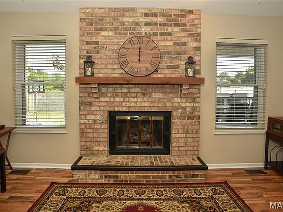 4th image of 8 W Sunny Wood Ct