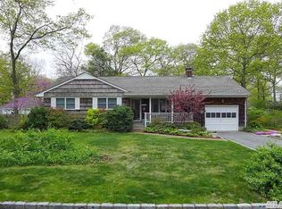 100 N Howells Point Rd, Bellport, NY 11713