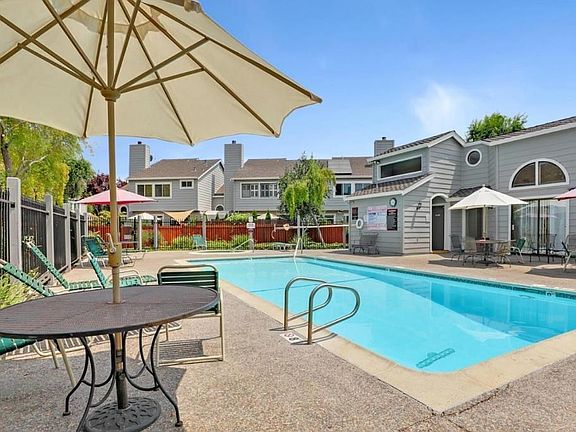 3rd image of 1575 Camden Village Cir