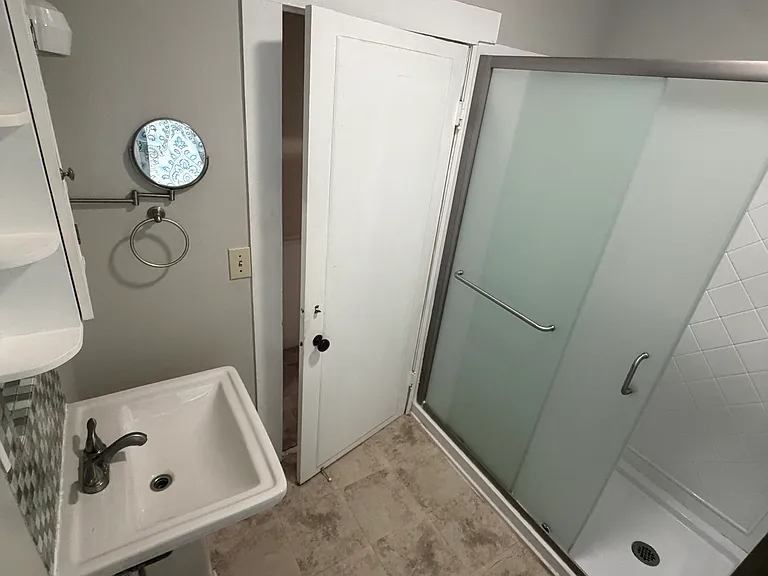 61 Vernon Ave #4 — Photo 9