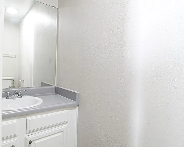 3815 Bremen Ave — Photo 14