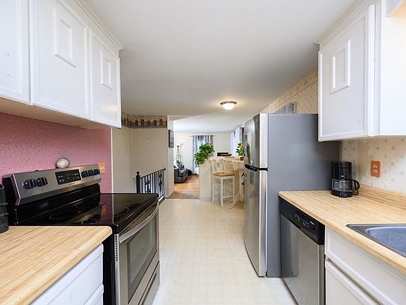 5th image of 7 Woodland Ave