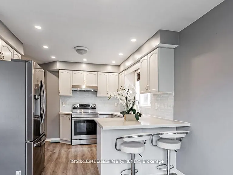 18 Preston Ave — Photo 7