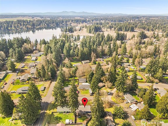 4th image of 8221 Daycrest Drive SE