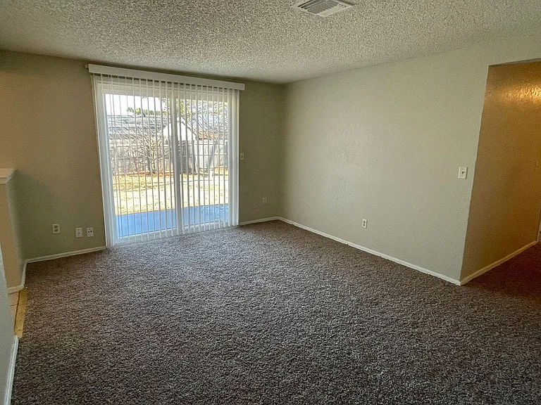 4205 SE 49th St — Photo 3
