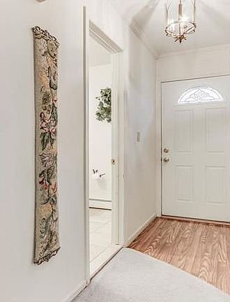 4th image of 55 Somerset Dr