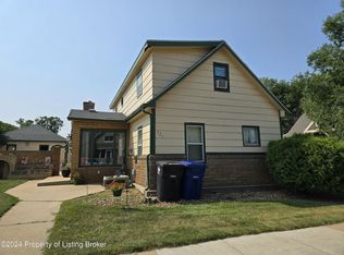 321 2nd St SW, Dickinson, ND 58601