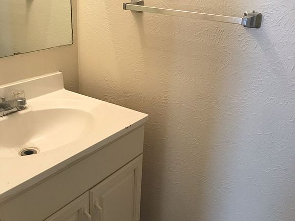 4th image of 422 Tennessee St NE APT B
