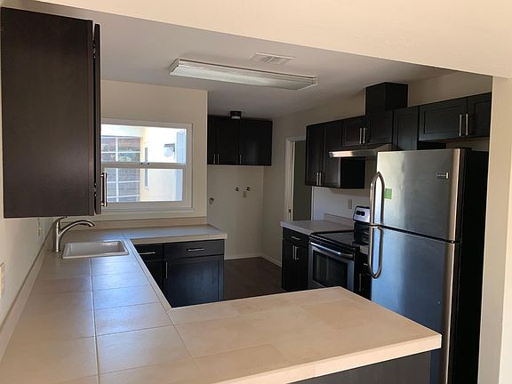 5th image of 2950 Rosemary Ln